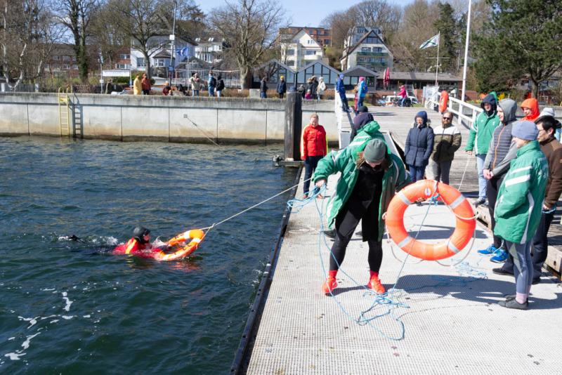 Erste-Hilfe-Fortbildung - Schwerpunkt Wasserrettung mit der DLRG am 2. April 2022