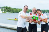 Frieda Hämmerling und Annemieke Schanze Junioren-Weltmeisterinnen 2015 in Rio de Janeiro mit Trainer Mark Swienty